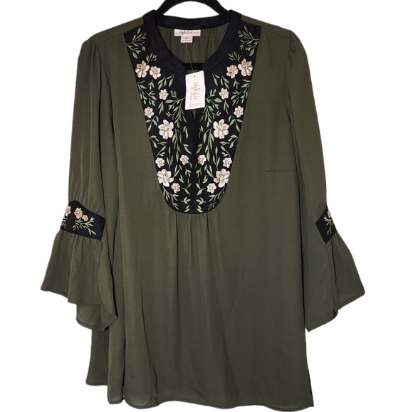 NWT style & co green floral embroidered flare sleeve blouse. Women's size 1X. - Picture 1 of 16